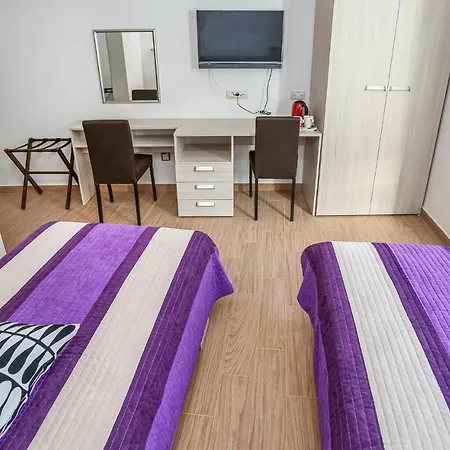 3 Bedroom In Apartment *