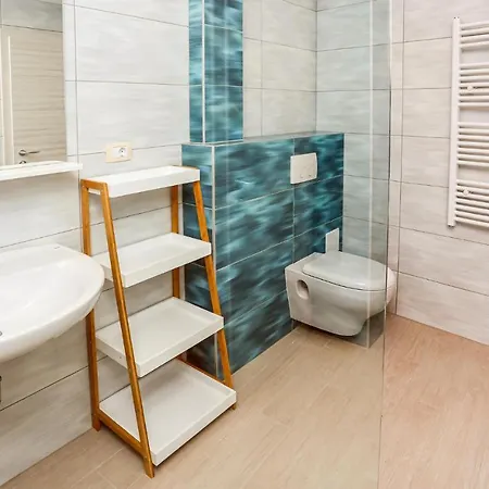 דירה 3 Bedroom Cozy In