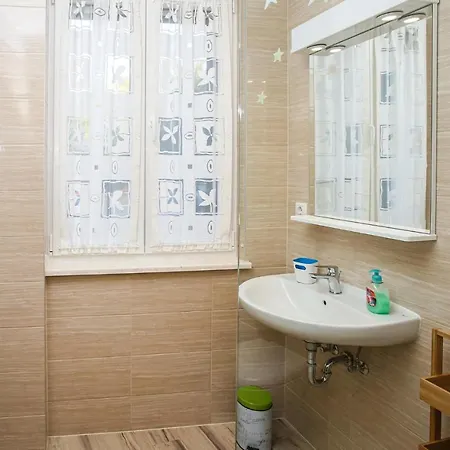 דירה 3 Bedroom Cozy In *