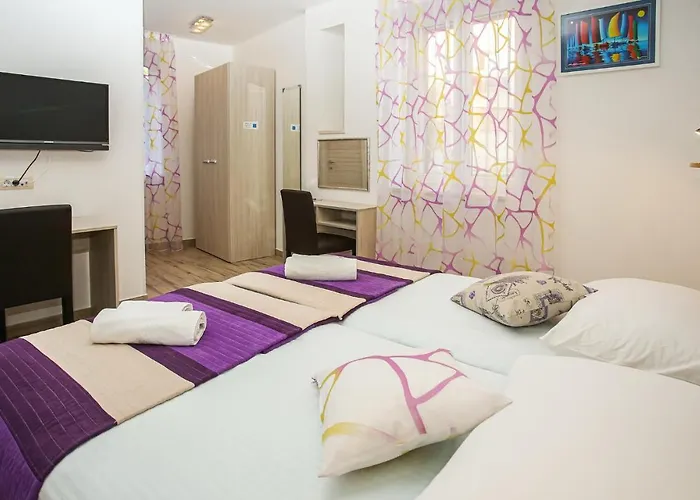 3 Bedroom Cozy In *